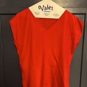 Ladies Lerner very lightweight pullover size 9/10 red v-neck